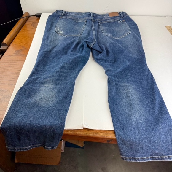 Judy Blue Womens 24 Slim Fit Straight Leg Jeans Medium Wash Stretchy Distressed - Picture 9 of 9